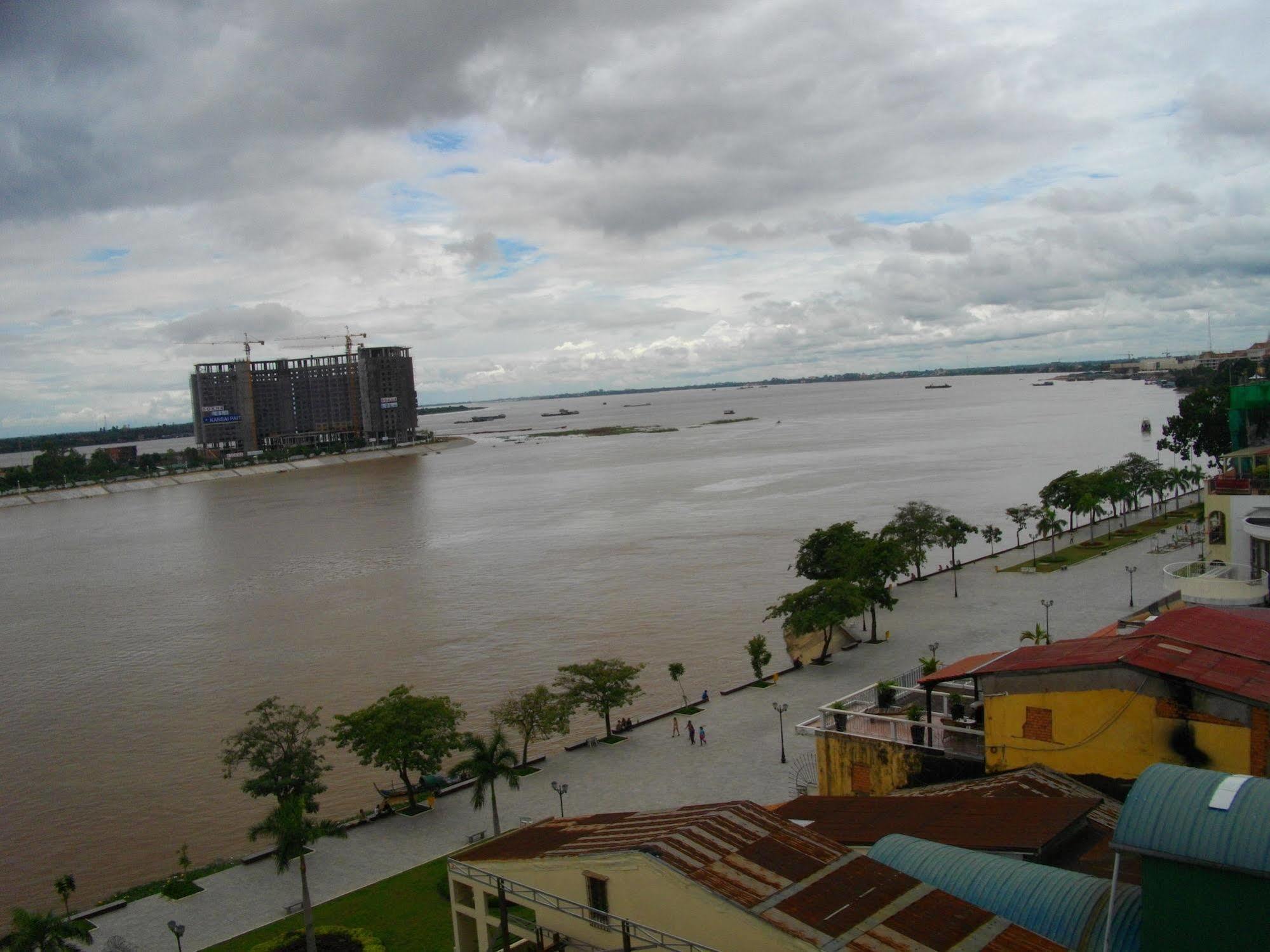 Lux Riverside Hotel & Apartment Phnom Penh Luaran gambar