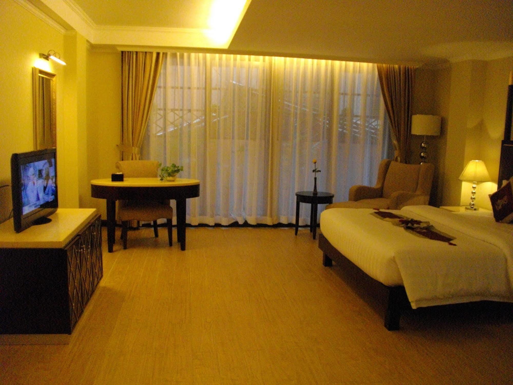 Lux Riverside Hotel & Apartment Phnom Penh Luaran gambar