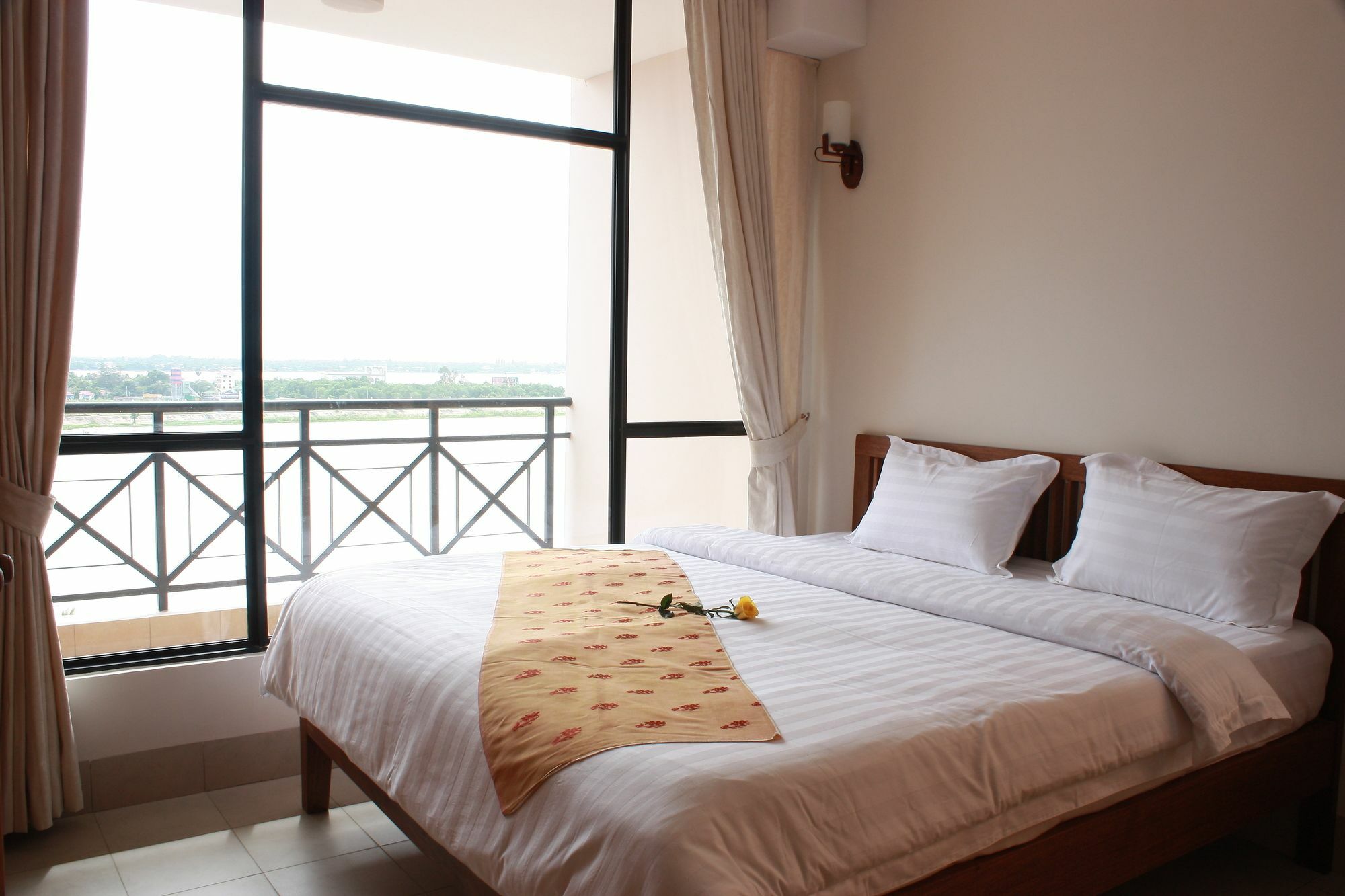 Lux Riverside Hotel & Apartment Phnom Penh Luaran gambar